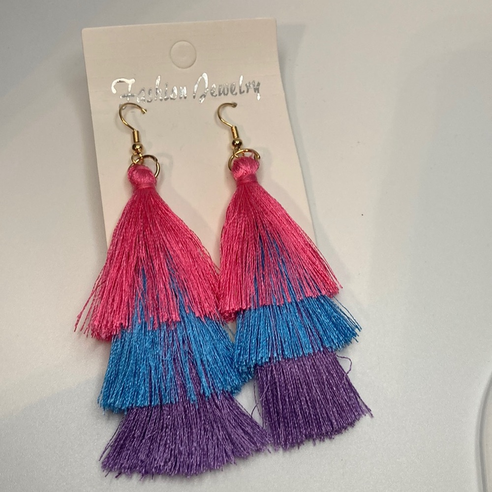 Tassel pierced earrings